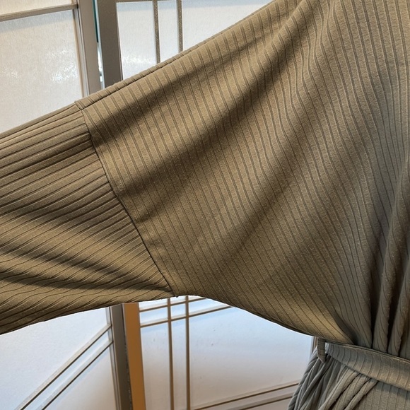 *Boohoo Sage Ribbed Green Top with Belted Waist - Picture 2 of 4